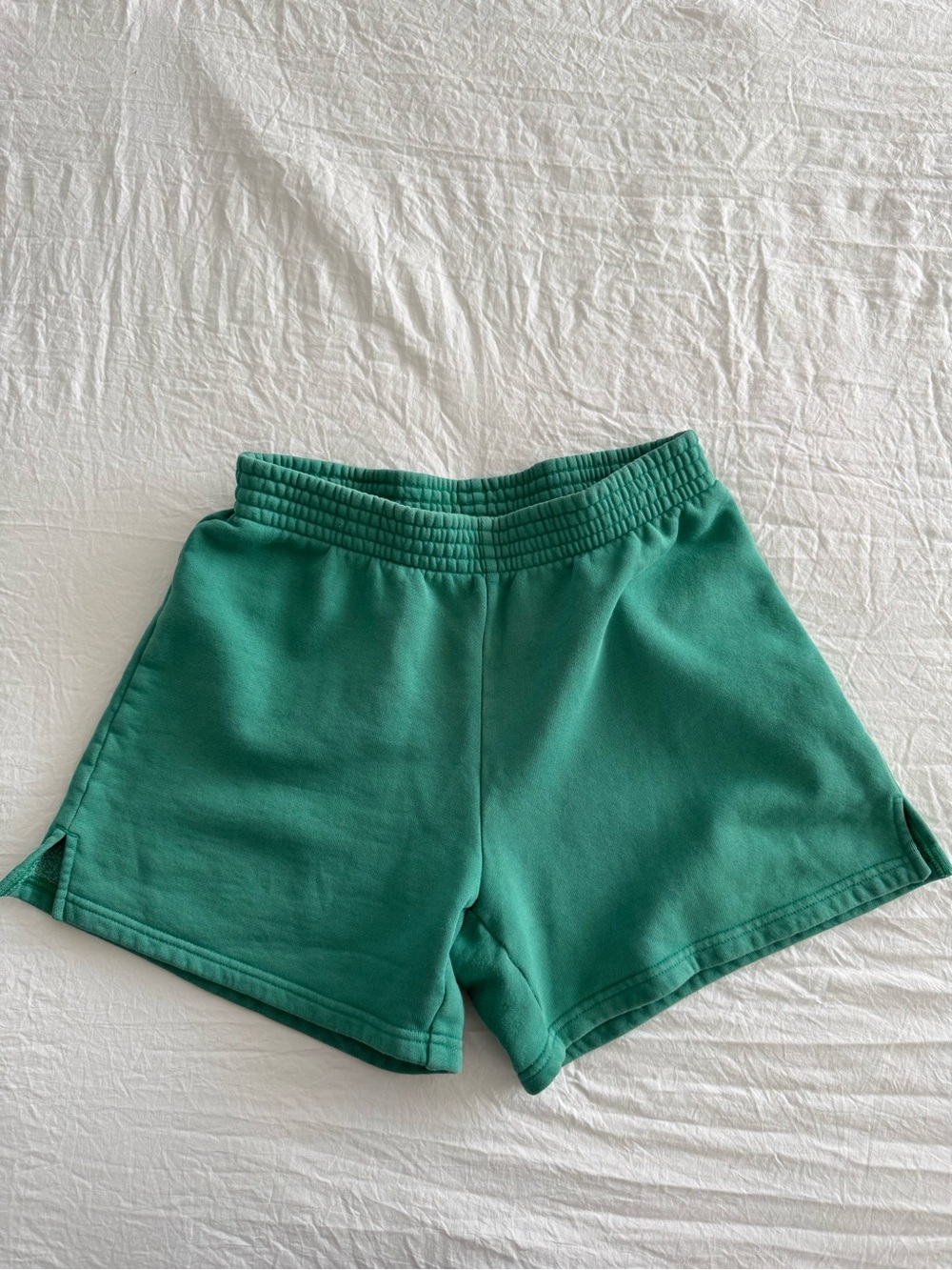 Aritzia TNA Cozy Sweatfleece Mid-Rise Perfect Micro Shorts - Picture 2 of 6